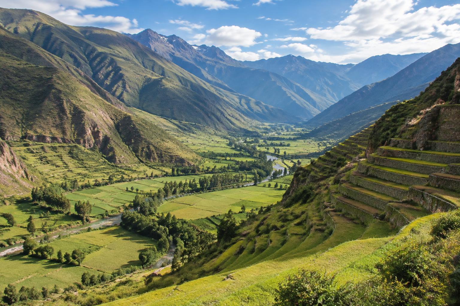 Illustrative Sacred Valley landscape, Peru — not Willka T’ika photography